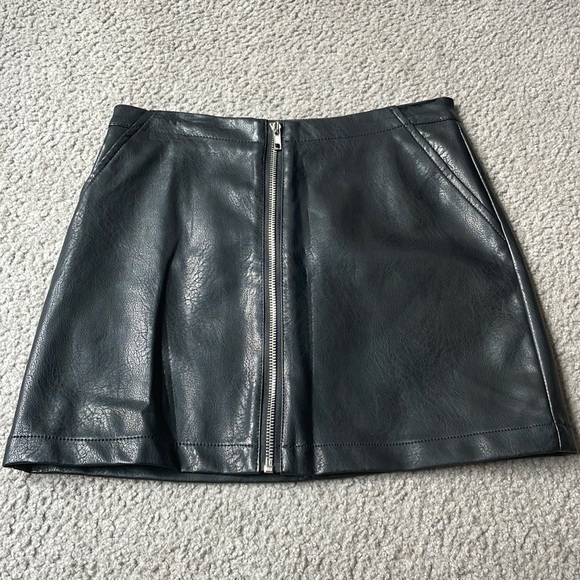 Leather Mini Skirt Small with zipper down front middle - Picture 1 of 2